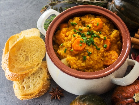 Яхния от нахут, леща и тиква в уред за бавно готвене (slow cooker)